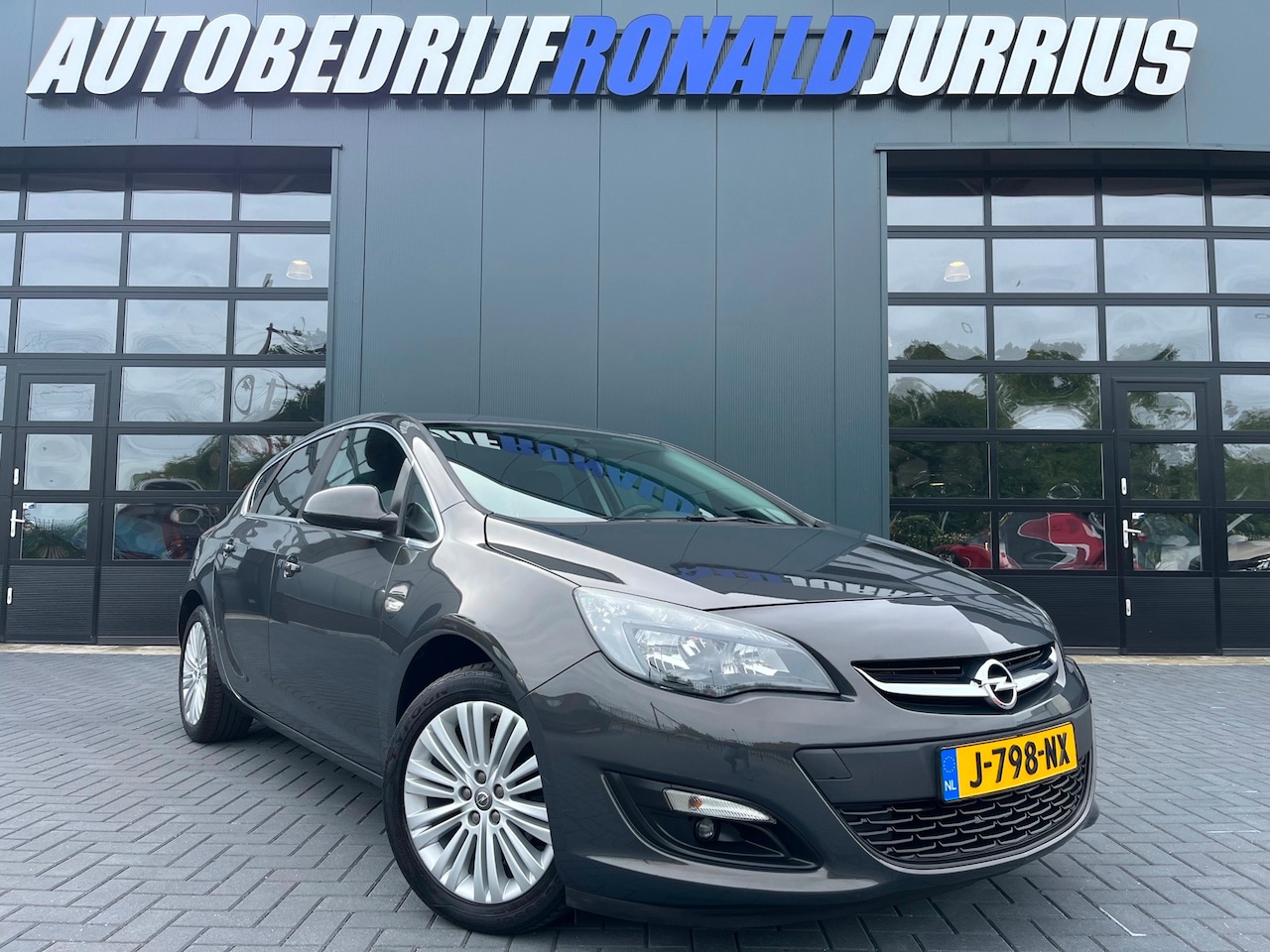 Opel Astra - 1.4 Turbo Business + Nieuwe Apk/Trekhaak/Cruise-control/Climatronic/17Inch/Stoelverwarming - AutoWereld.nl