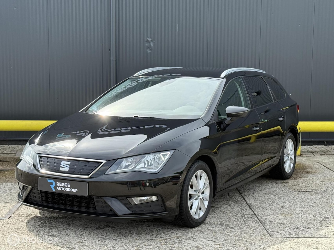 SEAT Leon ST - 1.0 EcoTSI Style AUTOMAAT | NAVI | CARPLAY - AutoWereld.nl