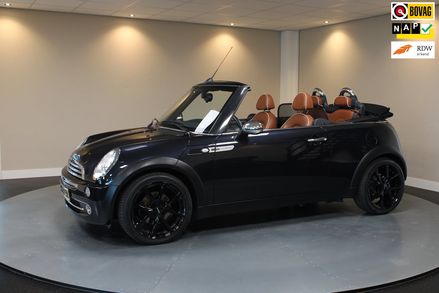MINI Cabrio - 1.6 Cooper Sidewalk *Automaat* Special Edition|Leer|All-seasons|NAP - AutoWereld.nl