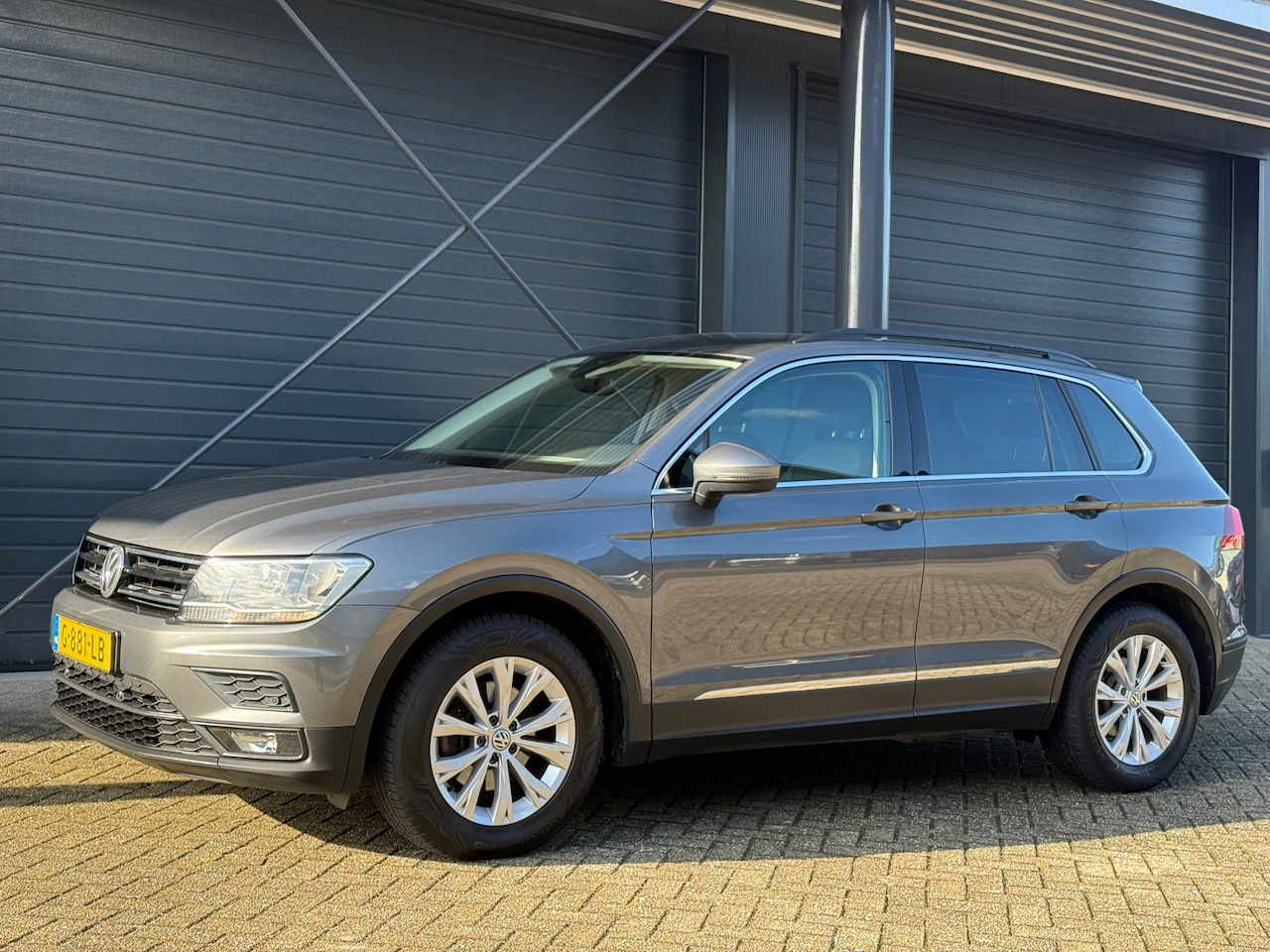 Volkswagen Tiguan - 1.4 TSI ACT Comfortline 1.4 TSI ACT Comfortline, Carplay, Adaptive cruise, Trekhaak, Volledig onderhouden - AutoWereld.nl