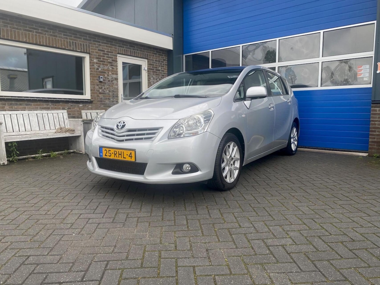 Toyota Verso - 1.8 VVT-i Business cruise pano trekhaak - AutoWereld.nl