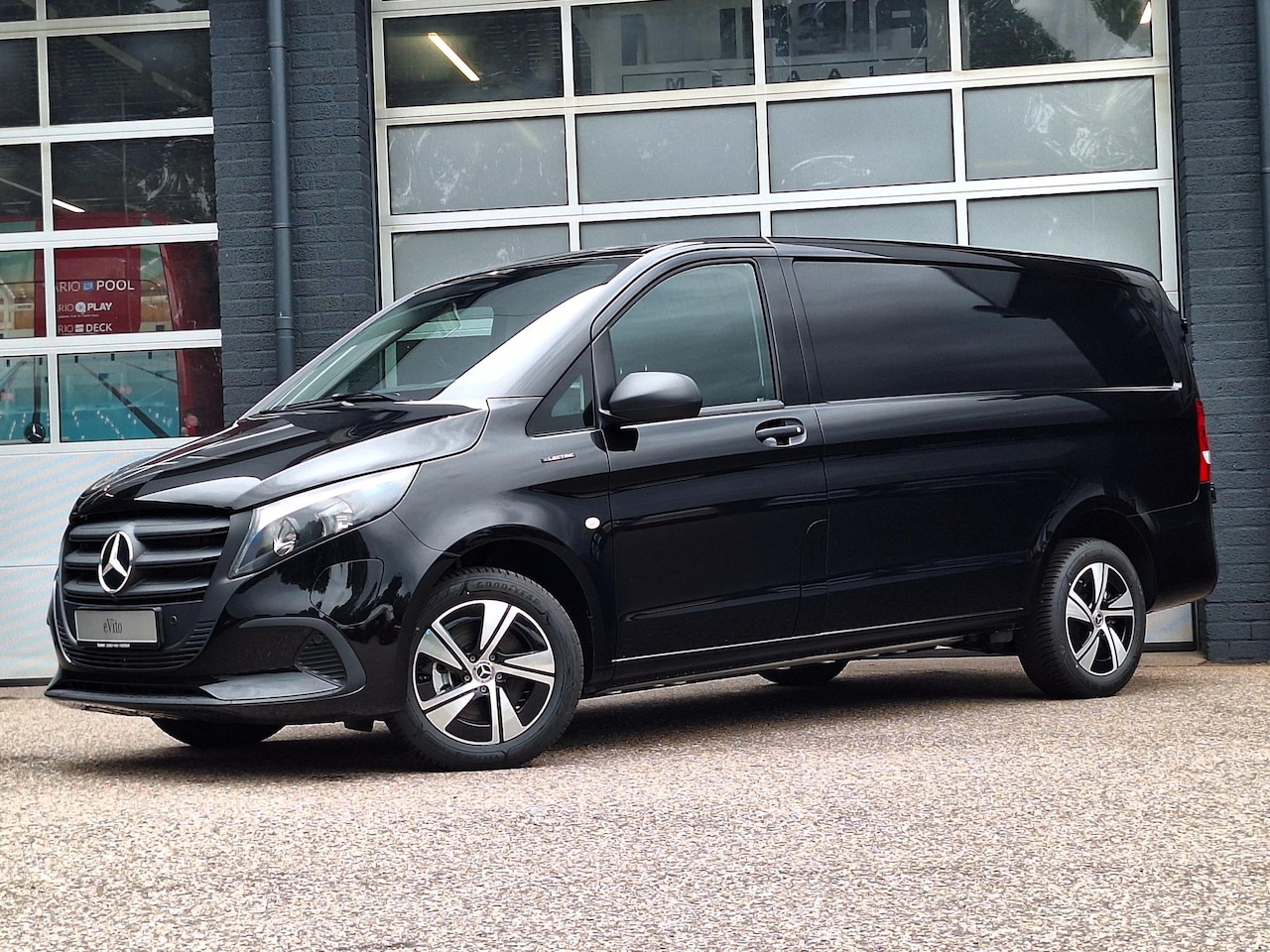 Mercedes-Benz eVito - eVito 112 L2 60 kWh | Achteruitrijcamera | Dodehoekassistentie | Stoelverwarming Bestuurde - AutoWereld.nl