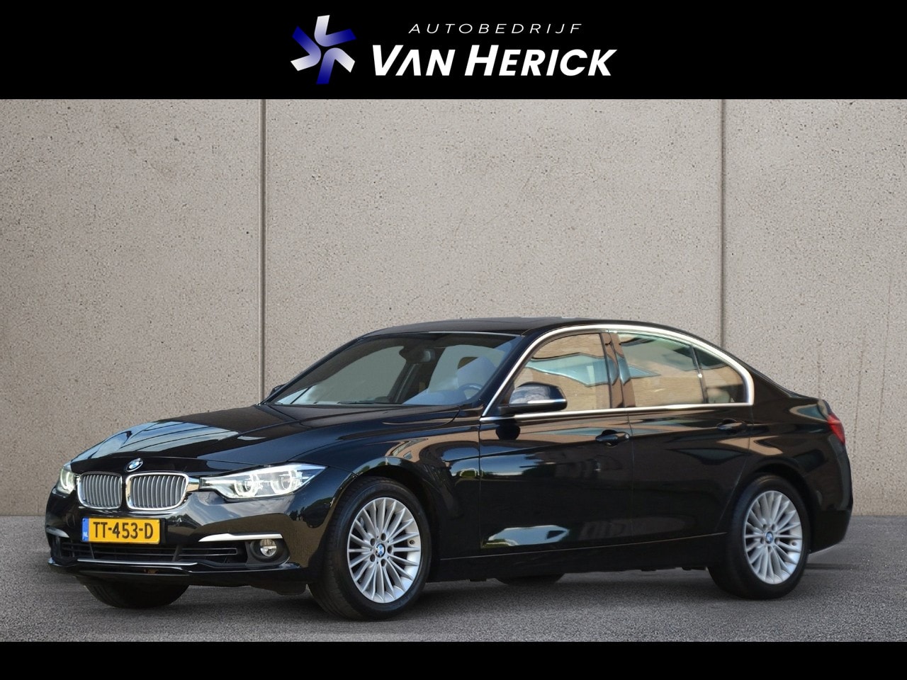 BMW 3-serie - 318i Luxury Edition Automaat | Sportstoelen | Achteruitrijcamera | Schuif/Kanteldak - AutoWereld.nl