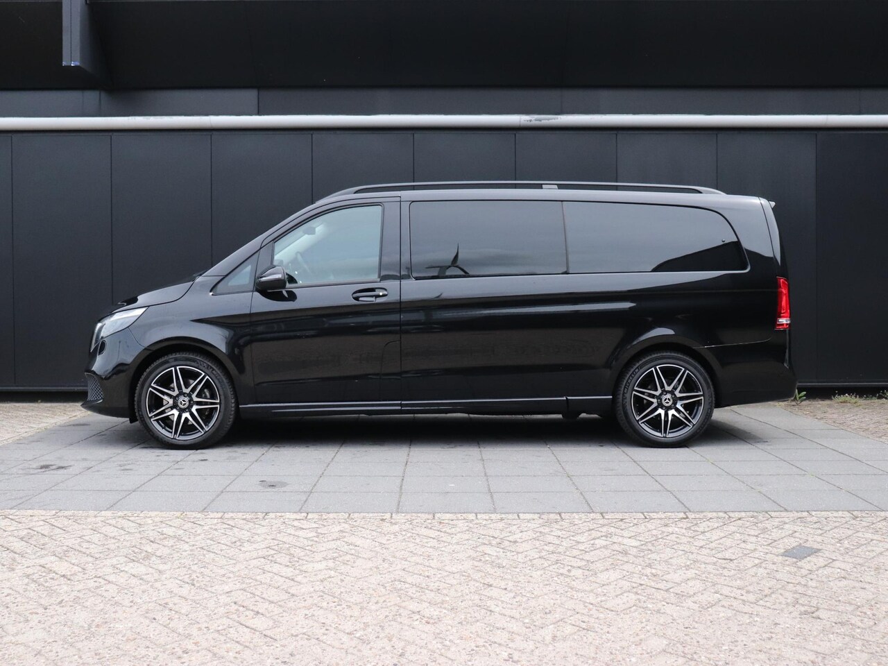 Mercedes-Benz V-klasse - 300d 4-MATIC Extra Lang DC Avantgarde Edition | 5 PERS. | LEDER | CAMERA | ELEK. SCHUIFDEU - AutoWereld.nl
