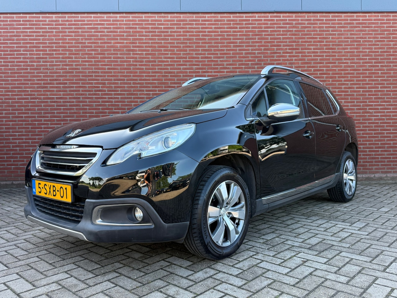 Peugeot 2008 - 1.2 VTi Allure Pack / NAP / Airco / Cruise Control / Parkeersensoren - AutoWereld.nl