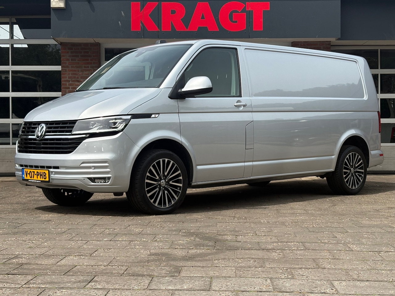 Volkswagen Transporter - 2.0 TDI L2H 150PK|DSG Automaat|adaptieve.cruise|airco|achteruitrijcamera|apple carpay|park - AutoWereld.nl