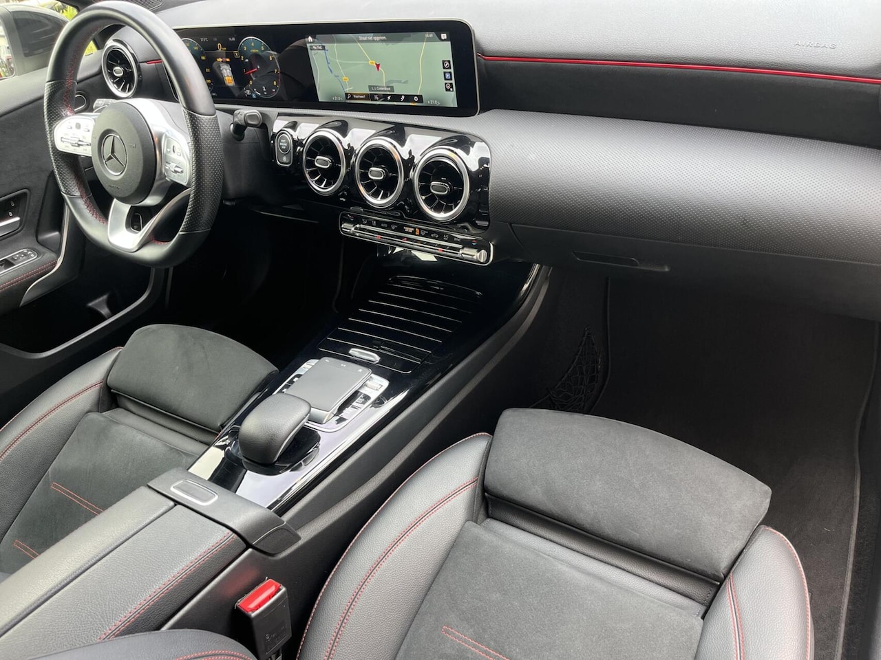 Mercedes-Benz A-klasse - 200 AMG CARPLAY+EL TREKHAAK 19INCHNL AUTO - AutoWereld.nl