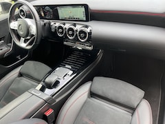 Mercedes-Benz A-klasse - 200 AMG CARPLAY+EL TREKHAAK 19INCHNL AUTO