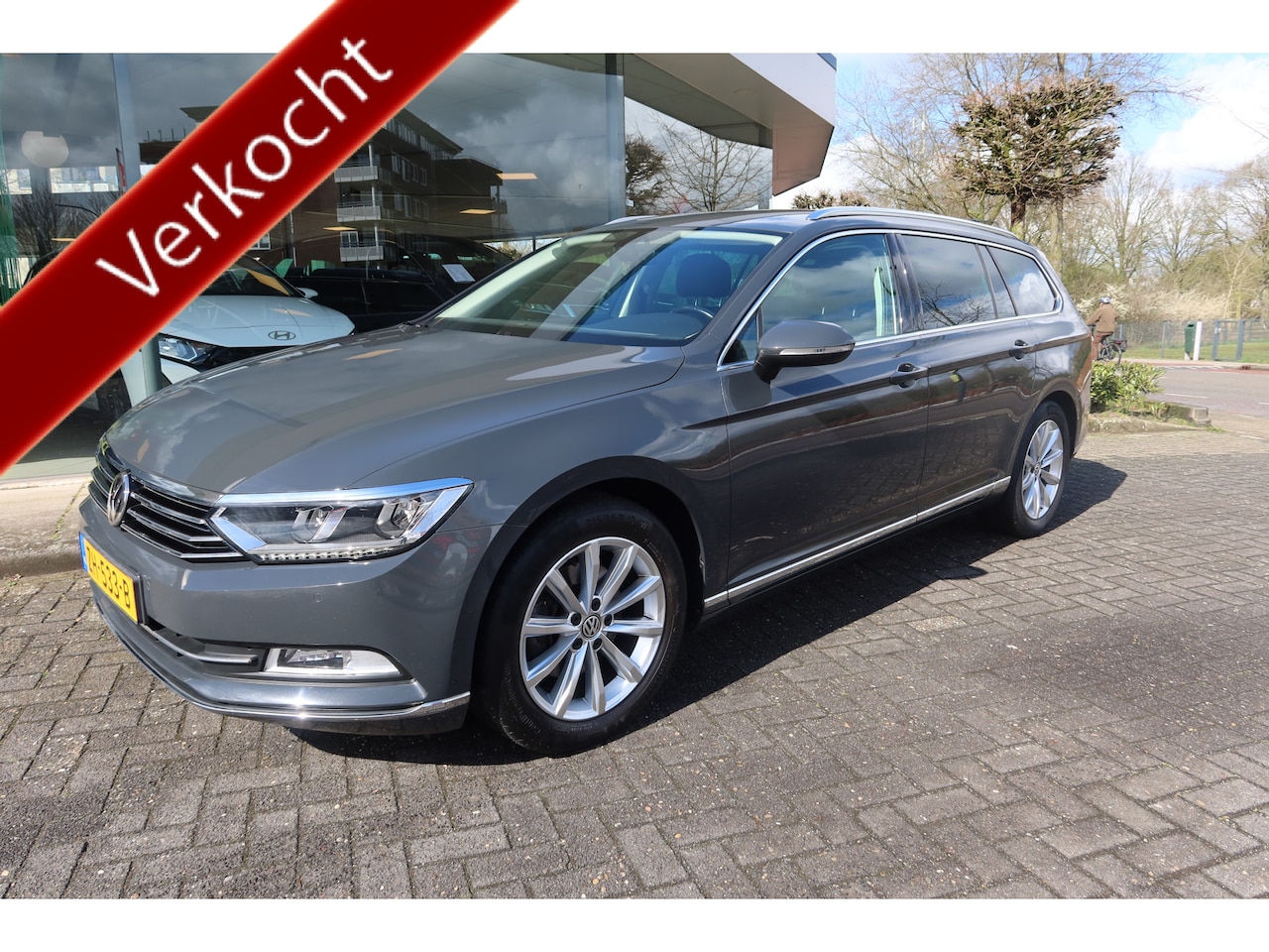 Volkswagen Passat Variant - 1.5 150PK TSI Highline DSG I TREKHAAK - AutoWereld.nl