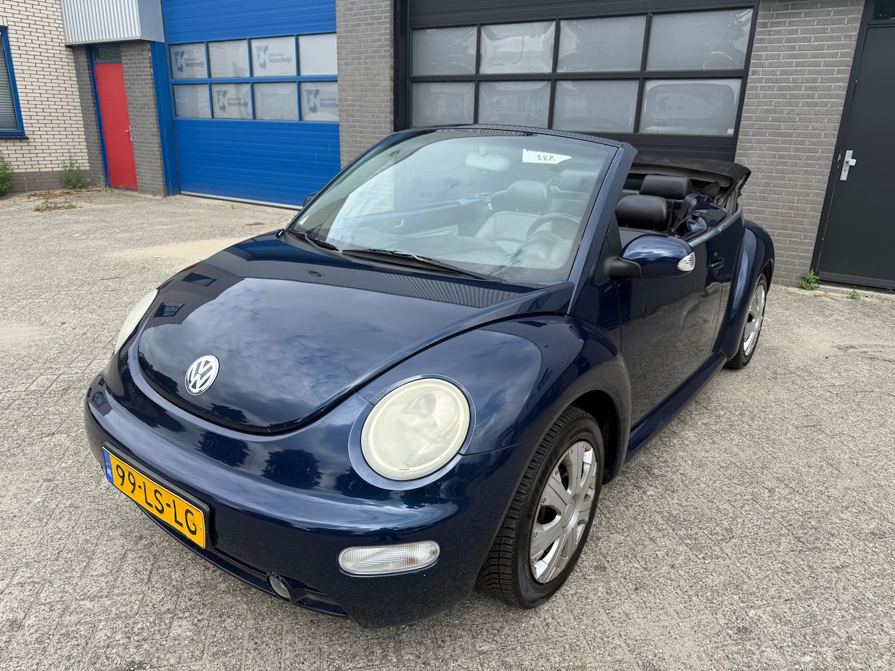 Volkswagen New Beetle Cabriolet - 2.0 Trendline Rijdt en schakelt goed Stoelverwarming Bj 2003 Km: 267311 Apk: nieuw - AutoWereld.nl