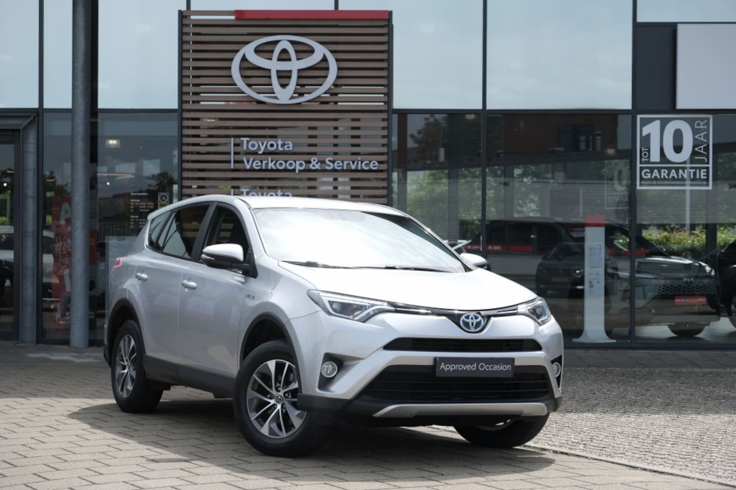 Toyota RAV4 - 2.5 Hybrid First Edition Automaat | Elektrisch bedienbare achter - AutoWereld.nl
