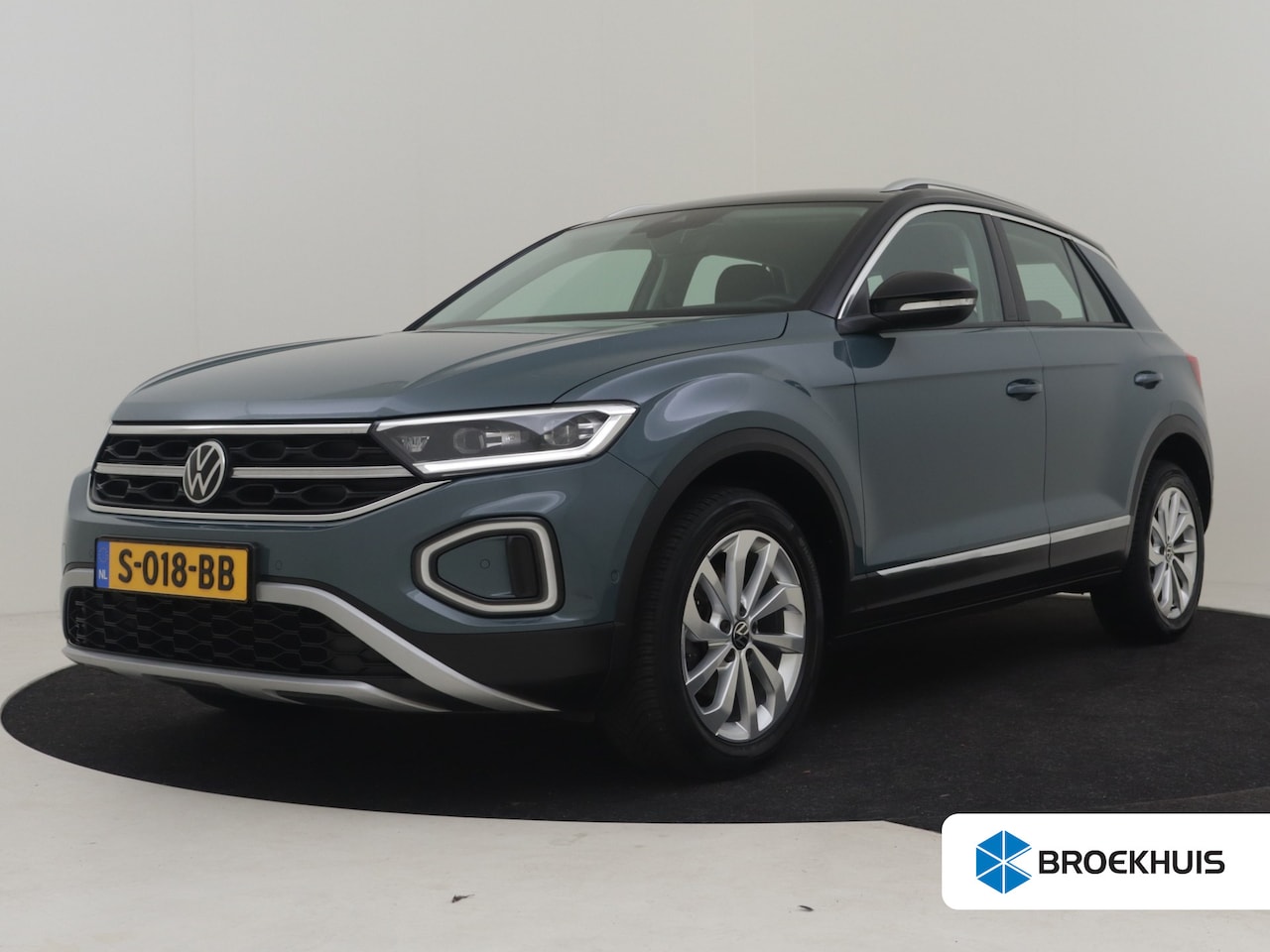 Volkswagen T-Roc - 1.5 TSI Highline met R-Line Pakket 150 PK DSG/AUTO | Trekhaak afneembaar | Achteruitrijcam - AutoWereld.nl