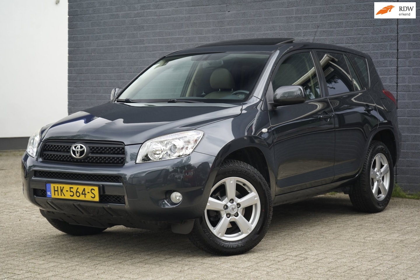 Toyota RAV4 - 2.0 VVT-i Executive 2.0 VVTi Executive, Leder, Trekhaak, Dakje, NAP - AutoWereld.nl