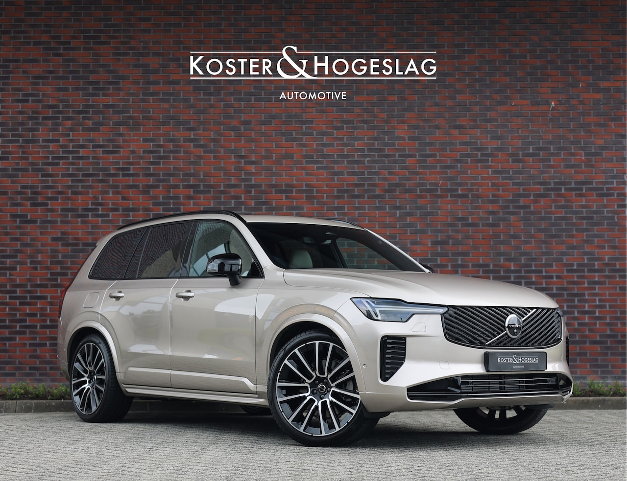 Volvo XC90 - T8 AWD Ultra Dark | Pano - Trekhaak - Luchtvering - AutoWereld.nl
