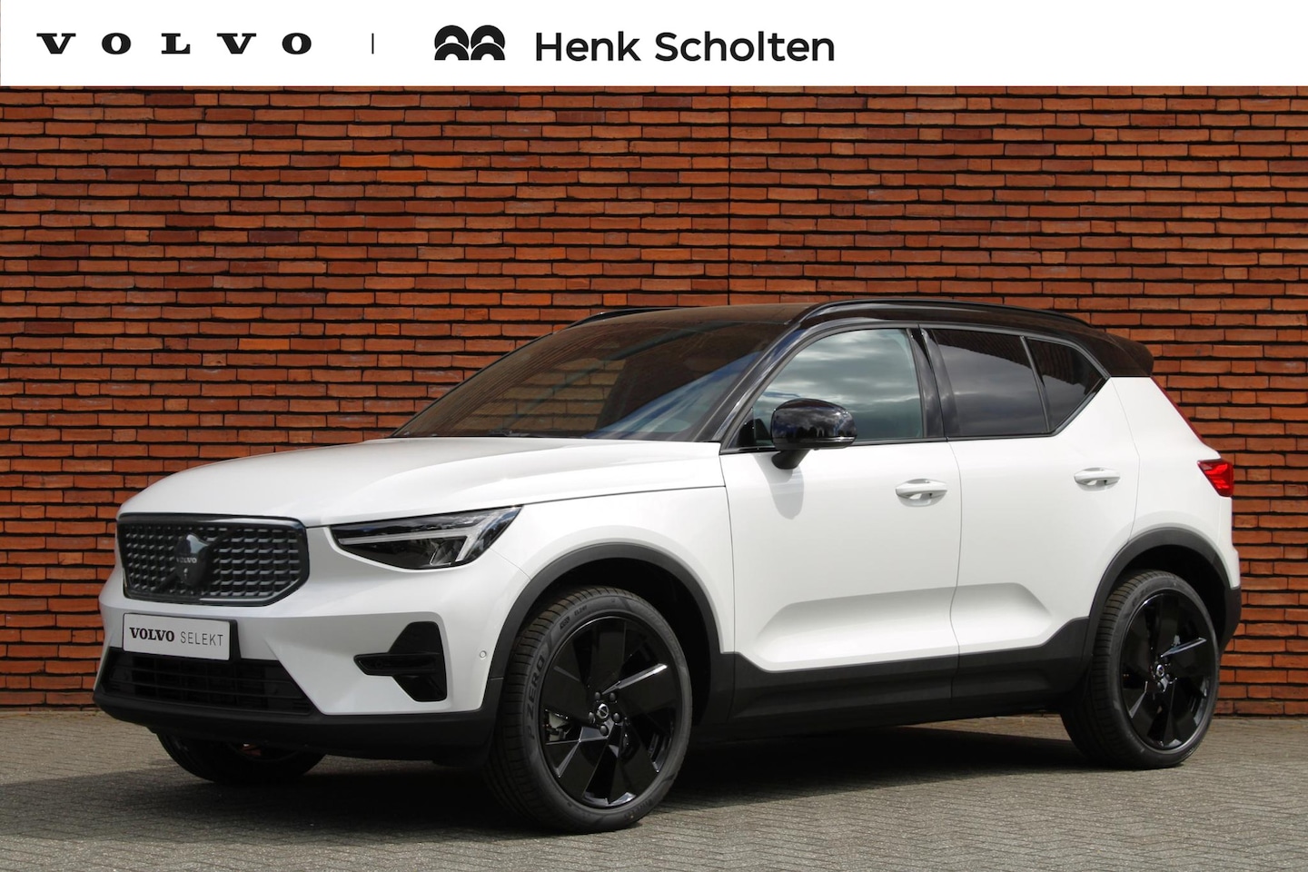 Volvo XC40 - B4 Plus Black Edition | Panoramisch schuif-/kanteldak | Elektrisch verstelbare voorstoelen - AutoWereld.nl