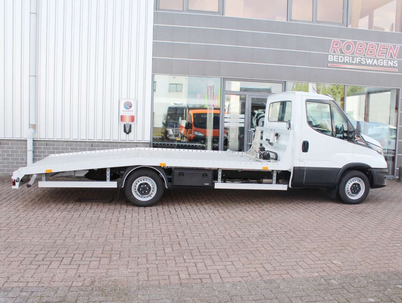 Iveco Daily - 35S18HA8 3.0 Oprijwagen / Autotransporter Aut. Trekh./Lier Nieuw - AutoWereld.nl