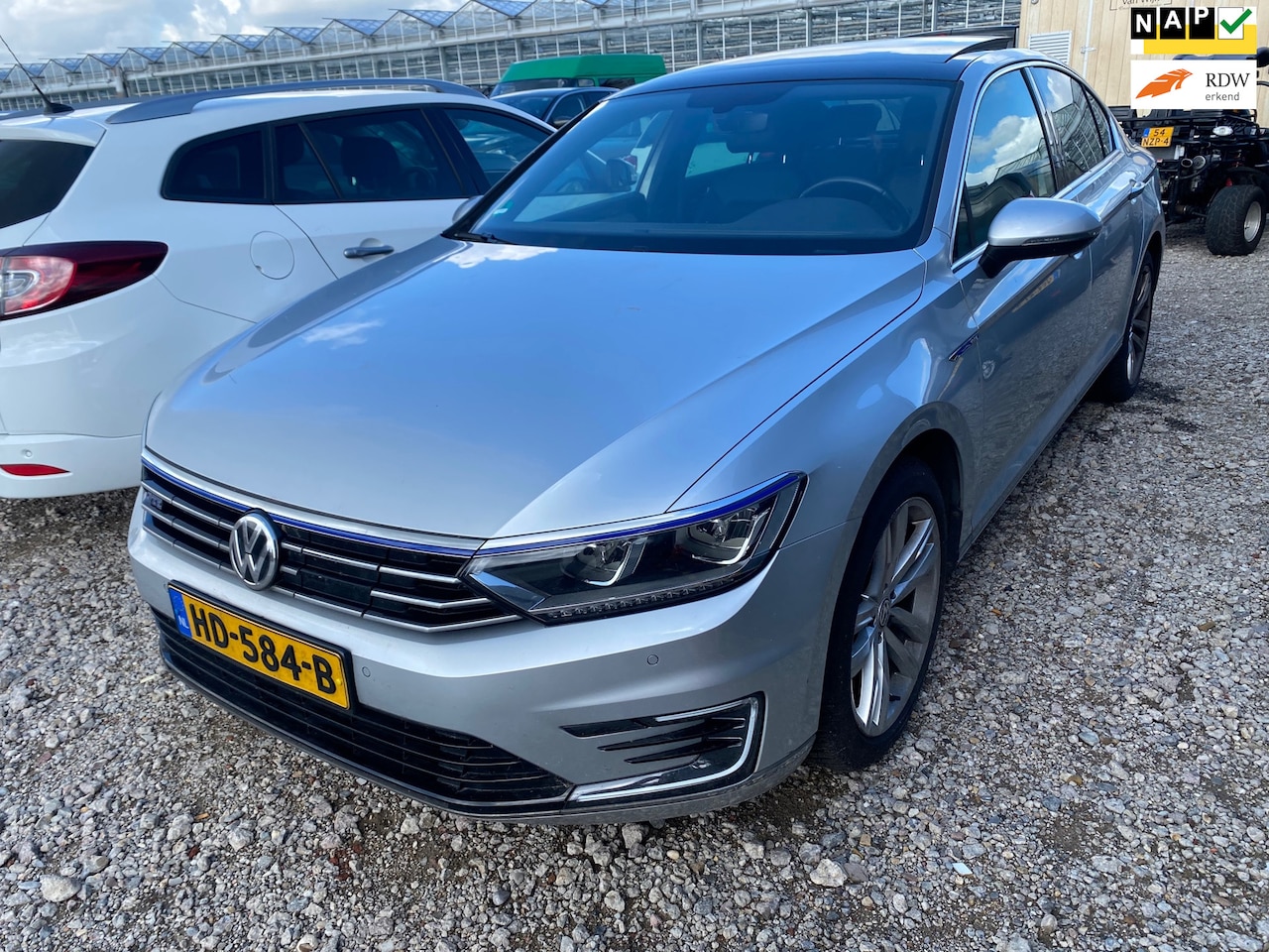Volkswagen Passat - | 2015 | 1.4 TSI GTE Highline | Automaat | Export en Handel - AutoWereld.nl