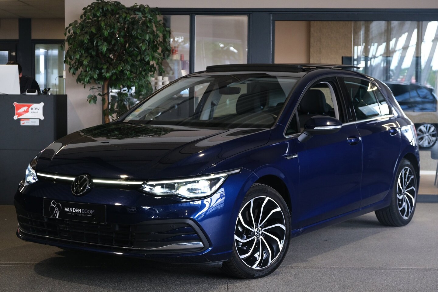 Volkswagen Golf - 8 1.5 eTSI Style 150PK Pano Led Navi Cam ACC Memory H&K - AutoWereld.nl