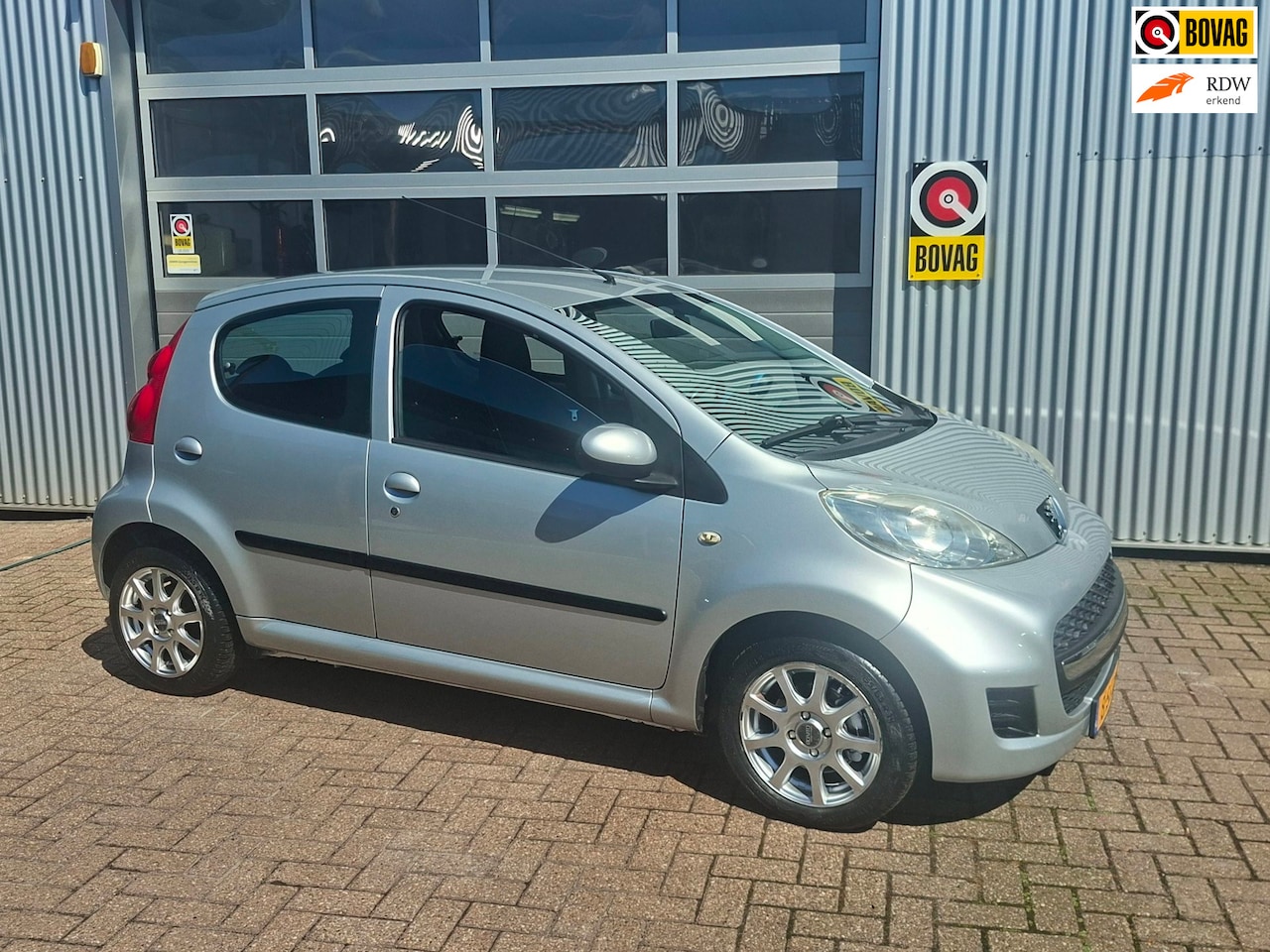 Peugeot 107 - 1.0-12V Urban Move Airco 5 Deurs Lichtmetalen velgen - AutoWereld.nl