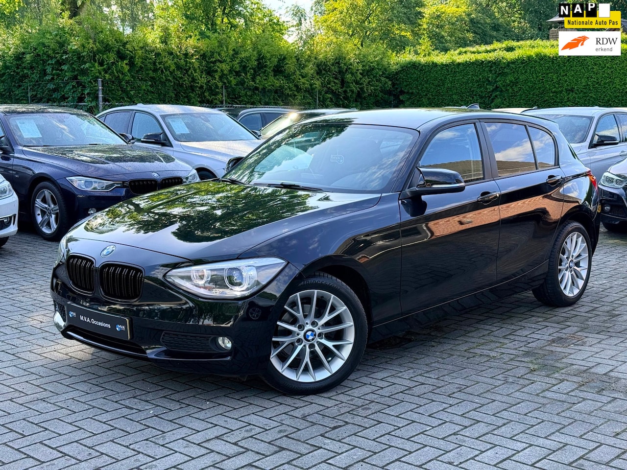 BMW 1-serie - 114i Upgrade Edition|Nieuwe Ketting + Klepseals|Leder|Xenon|Navigatie|Cruise control|Airco - AutoWereld.nl