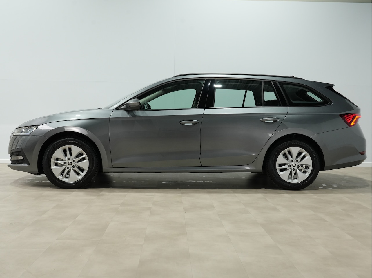 Skoda Octavia Combi - 1.0 e-TSI 110pk DSG Business Edition Trekhaak Navigatie Keyless Lm Velgen 248 - AutoWereld.nl