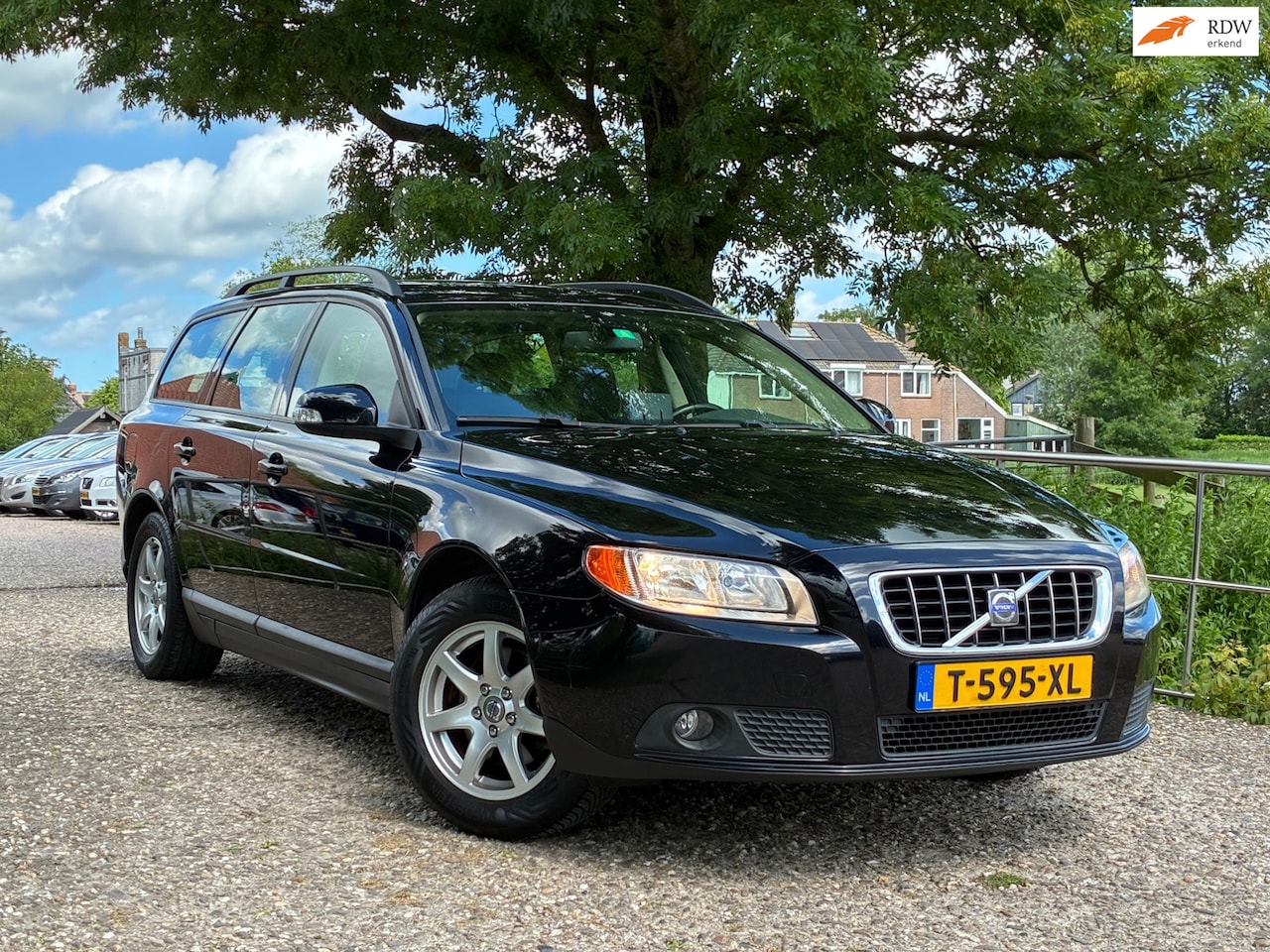 Volvo V70 - 2.0 Summum | Navi + Cruise + Clima Nu € 3.975,-!!! - AutoWereld.nl