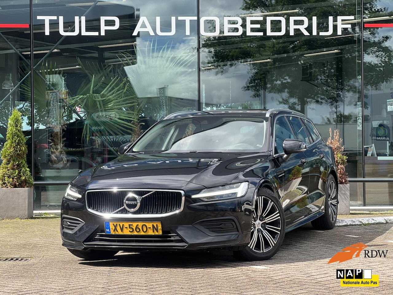 Volvo V60 - 2.0 D4 Momentum Automaat Clima Cruise Navi NAP - AutoWereld.nl