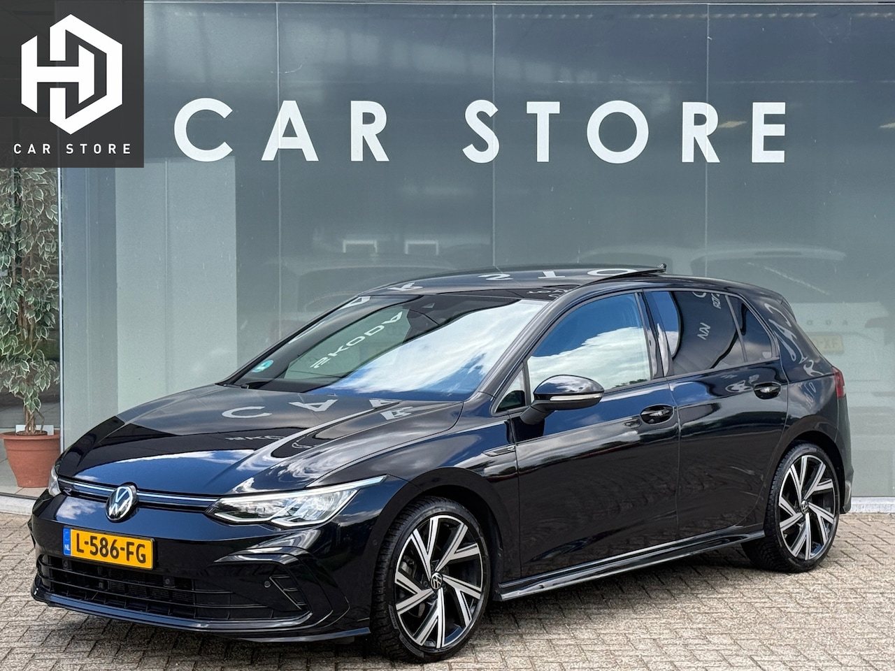 Volkswagen Golf - 1.5 TSI R-Line Pano|Sfeer|Sportstoelen|Dealer Onderhouden - AutoWereld.nl