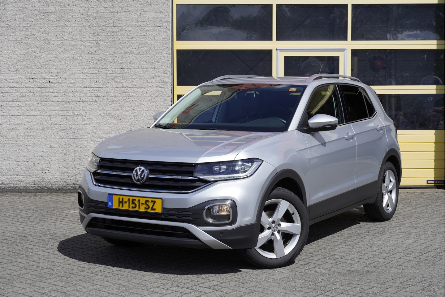 Volkswagen T-Cross - 1.0 TSI Automaat! Style BJ2020 Lmv 17" | Led V+A | Pdc | Trekhaak | Keyless entry | App-Co - AutoWereld.nl