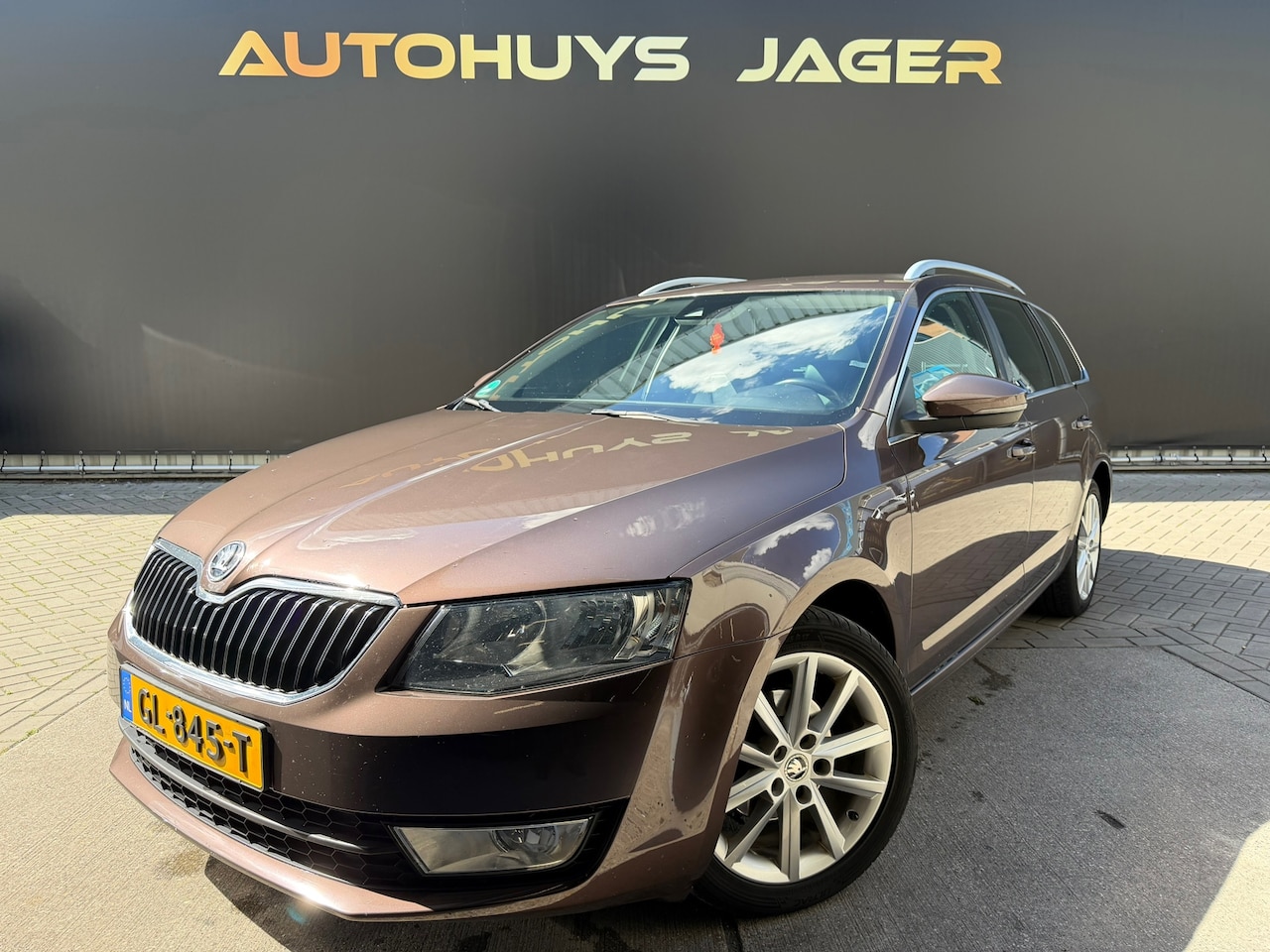 Skoda Octavia Combi - 1.2 TSI Greentech Ambition Businessline Automaat Leder Sensoren Stoelverwarming - AutoWereld.nl
