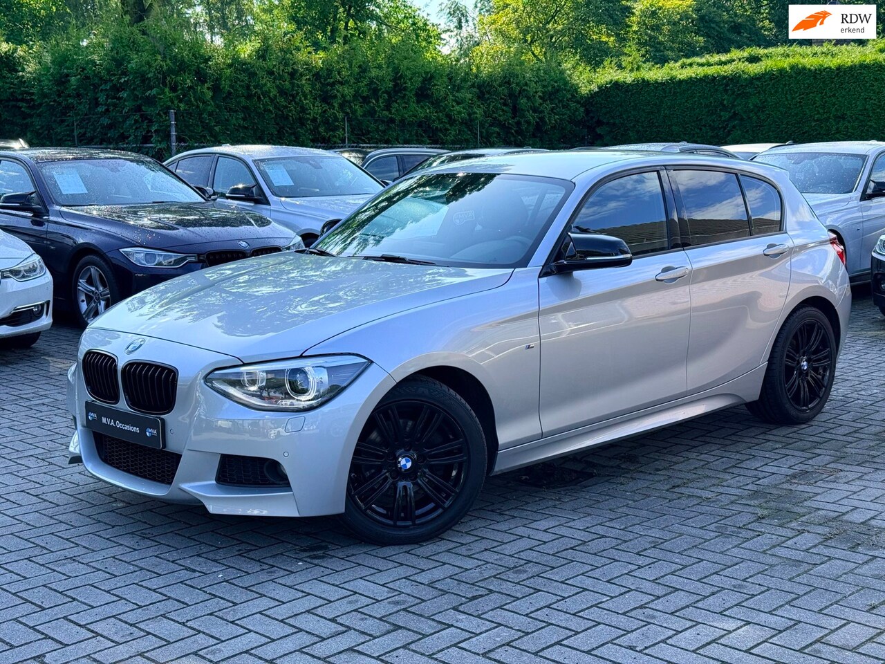 BMW 1-serie - 118i Business+ M Sport|Nieuwe Ketting + Klepseals|Climate control|Automaat|Cruise control| - AutoWereld.nl