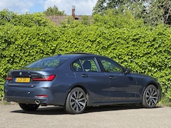 BMW 3-serie - 330e | Schuif-/Kanteldak | Camera | Comfort Access | Elek. Achterklep | Stoelverw