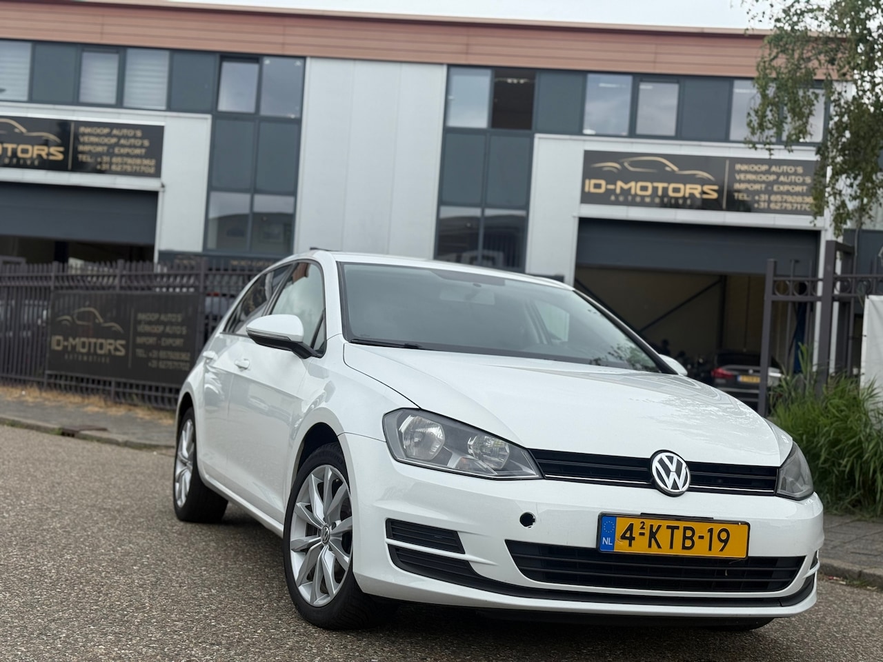 Volkswagen Golf - 1.2 TSI Trendline Luxe uitvoering nap apk navi - AutoWereld.nl
