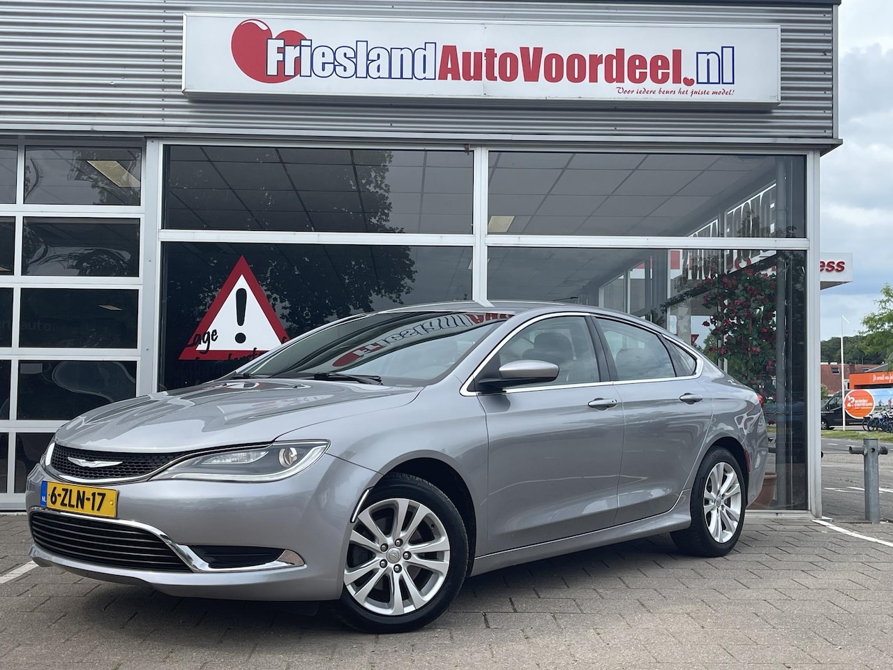 Chrysler 200 - ltd /Automaat/Cruise/Climate/Navi/Keyless/Stoel- stuur verw./APK 06-2027/ - AutoWereld.nl