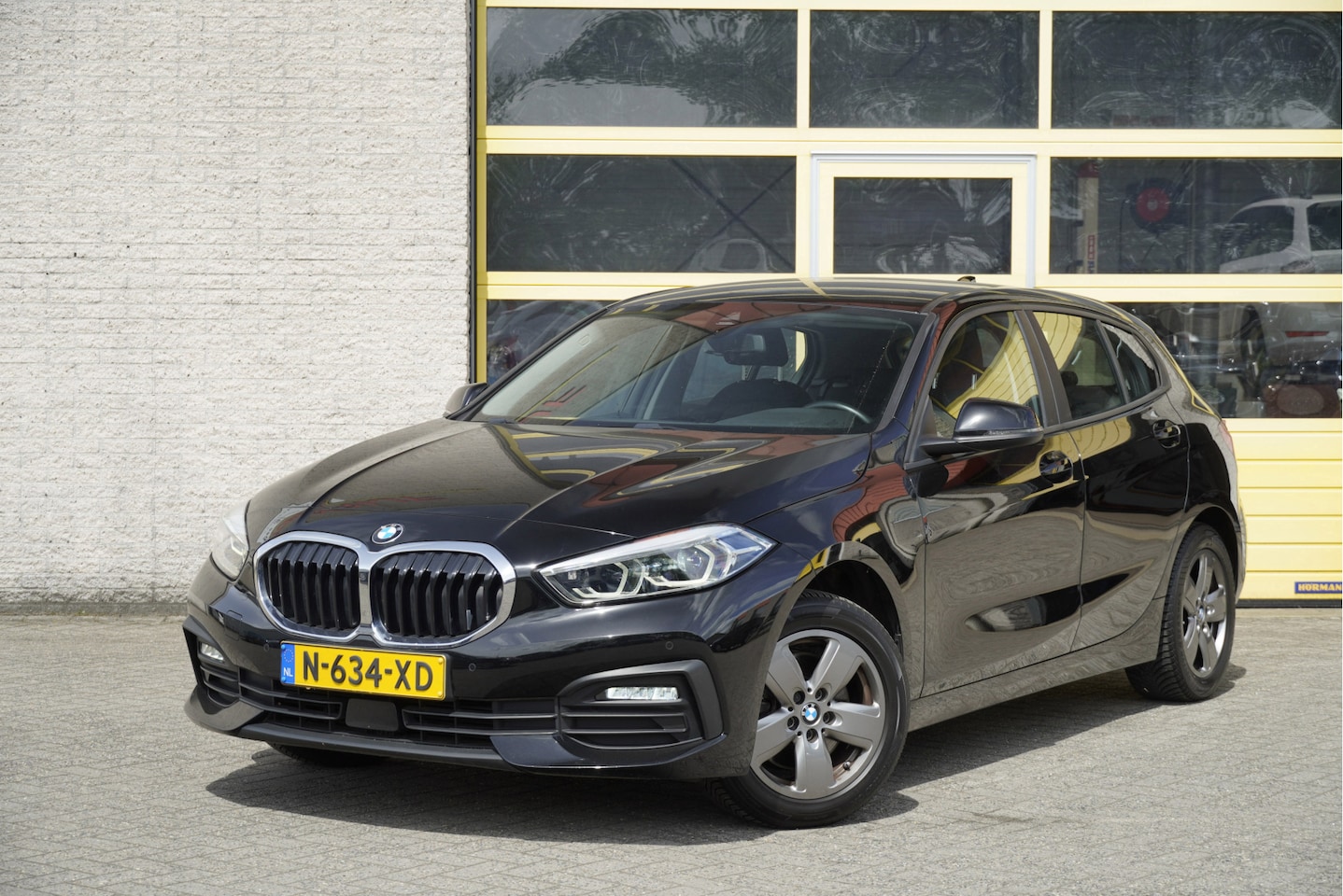 BMW 1-serie - 118i Automaat! 5drs Business Edition BJ2022 Lmv 16" | Led V+A | Pdc | Navi | Virtual cockp - AutoWereld.nl