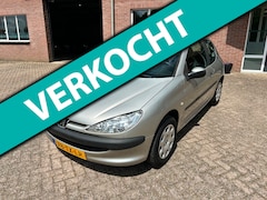 Peugeot 206 - 1.4 One-line // Nieuwe APK // Airco