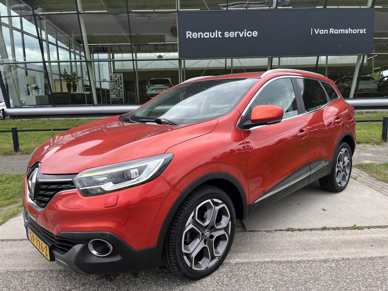 Renault Kadjar - 1.2 TCe Intens 130PK / Trekhaak / Camera / Parkeerhulp V+A / Climate / LMV / - AutoWereld.nl