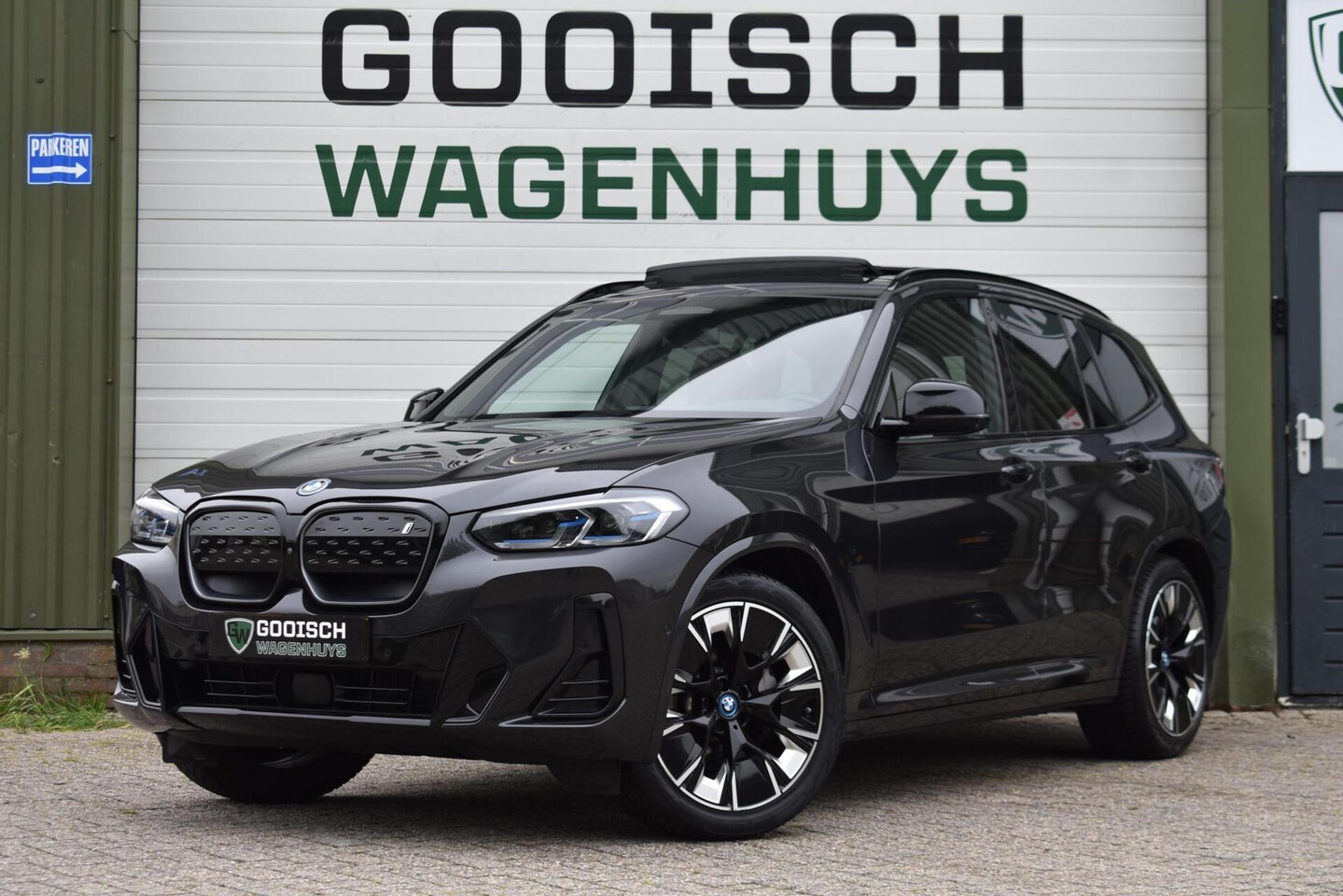 BMW iX3 - High Executive 80 kWh M Sport | SOH 99,4% | Pano | Leder | Trekhaak | - AutoWereld.nl