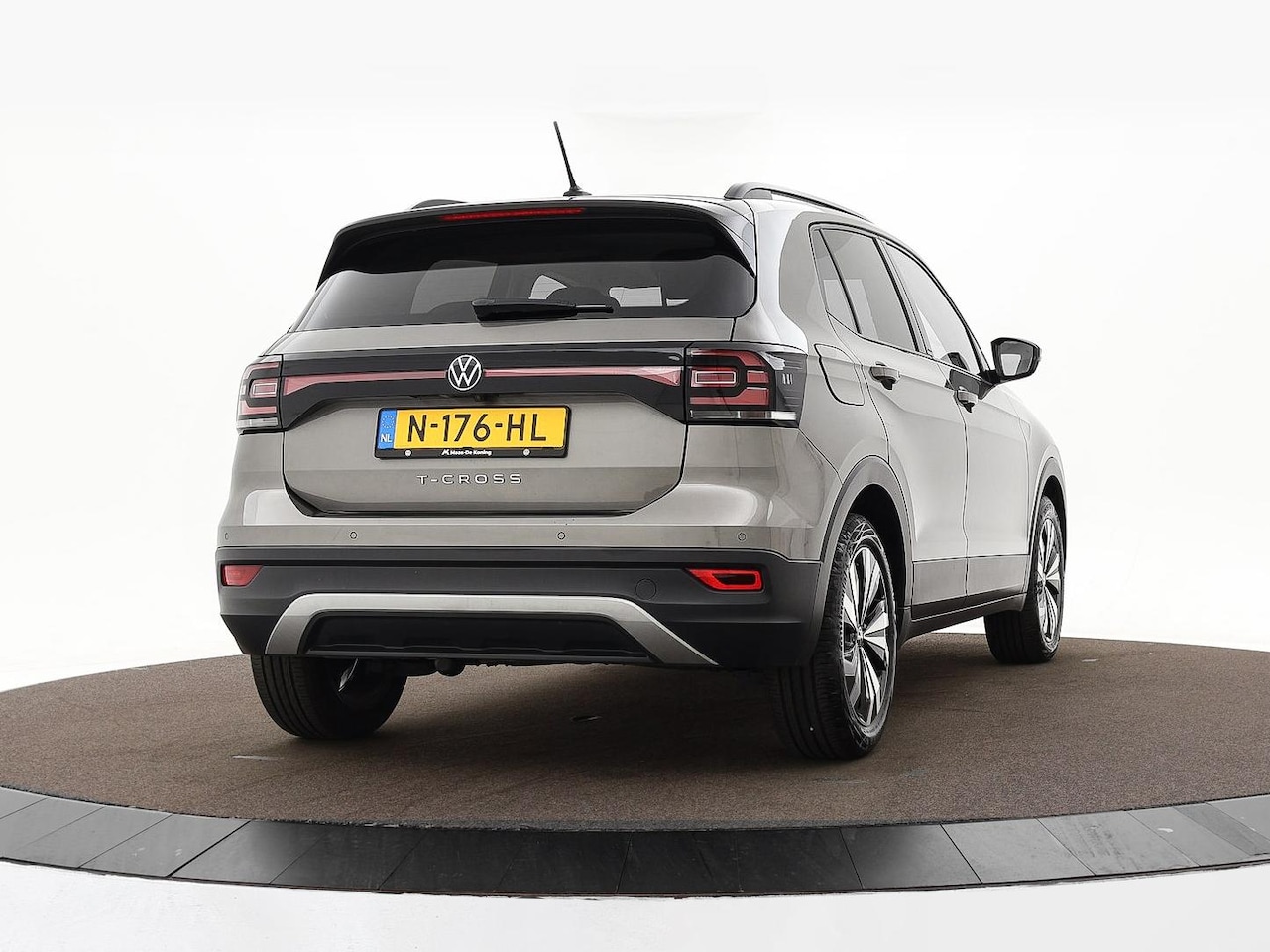 Volkswagen T-Cross - 1.0 TSI 95pk Life · Apple/Android Car Play · Trekhaak afneembaar · Camera ·Dodehoeksensore - AutoWereld.nl
