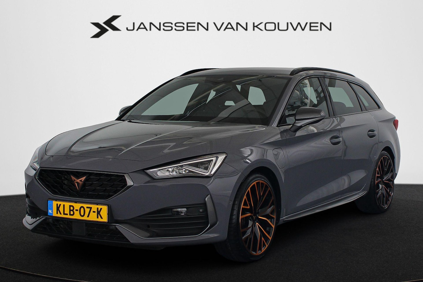 CUPRA Leon Sportstourer - 1.4 e-Hybrid VZ Business Trekhaak Stoelverwarming Memory 19" LMW - AutoWereld.nl