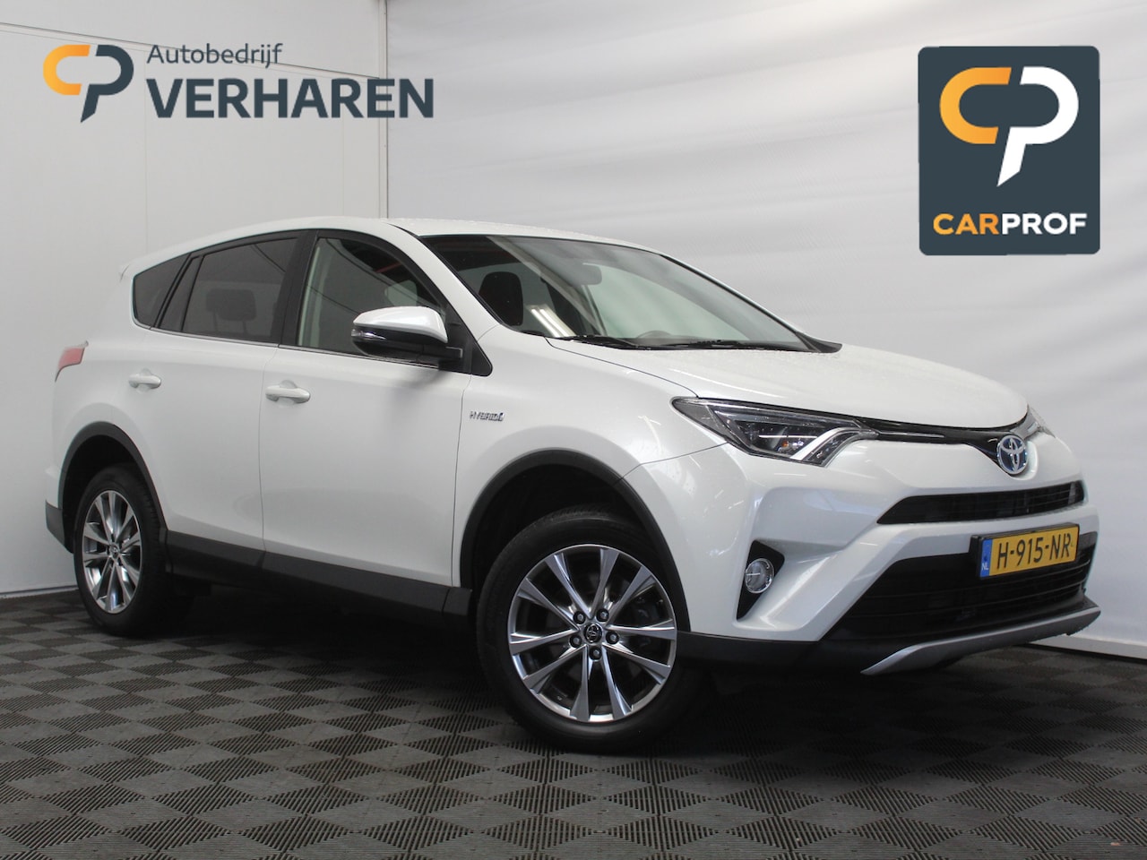 Toyota RAV4 - 2.5 Hybrid AWD Style CAMERA | ADAPCRUISE | DAB | CAMERA | CARPLAY | LED | AFNBTRHAAK | STO - AutoWereld.nl