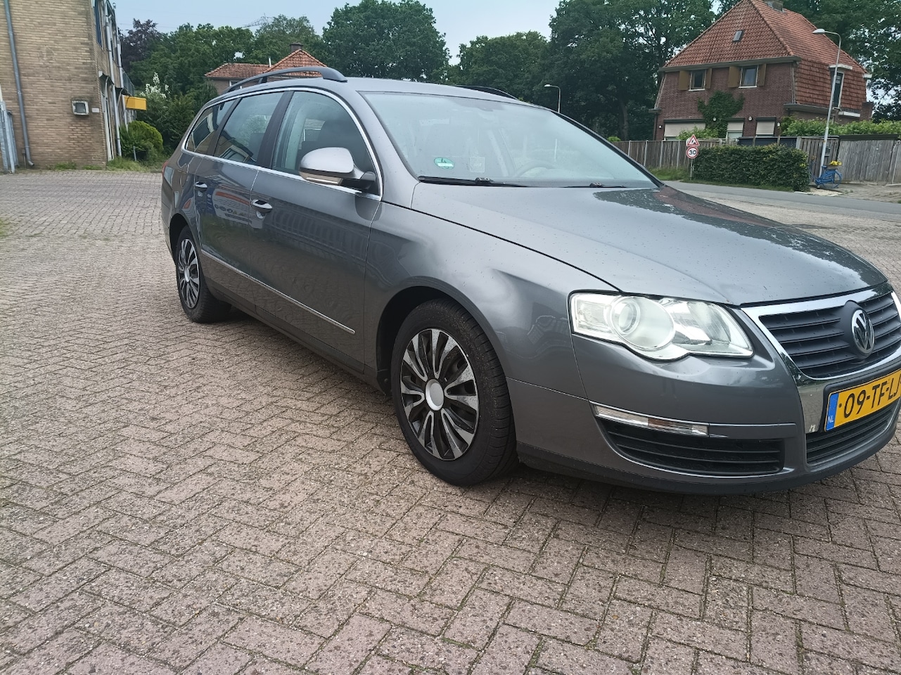 Volkswagen Passat Variant - 2.0 FSI Comfortline - AutoWereld.nl