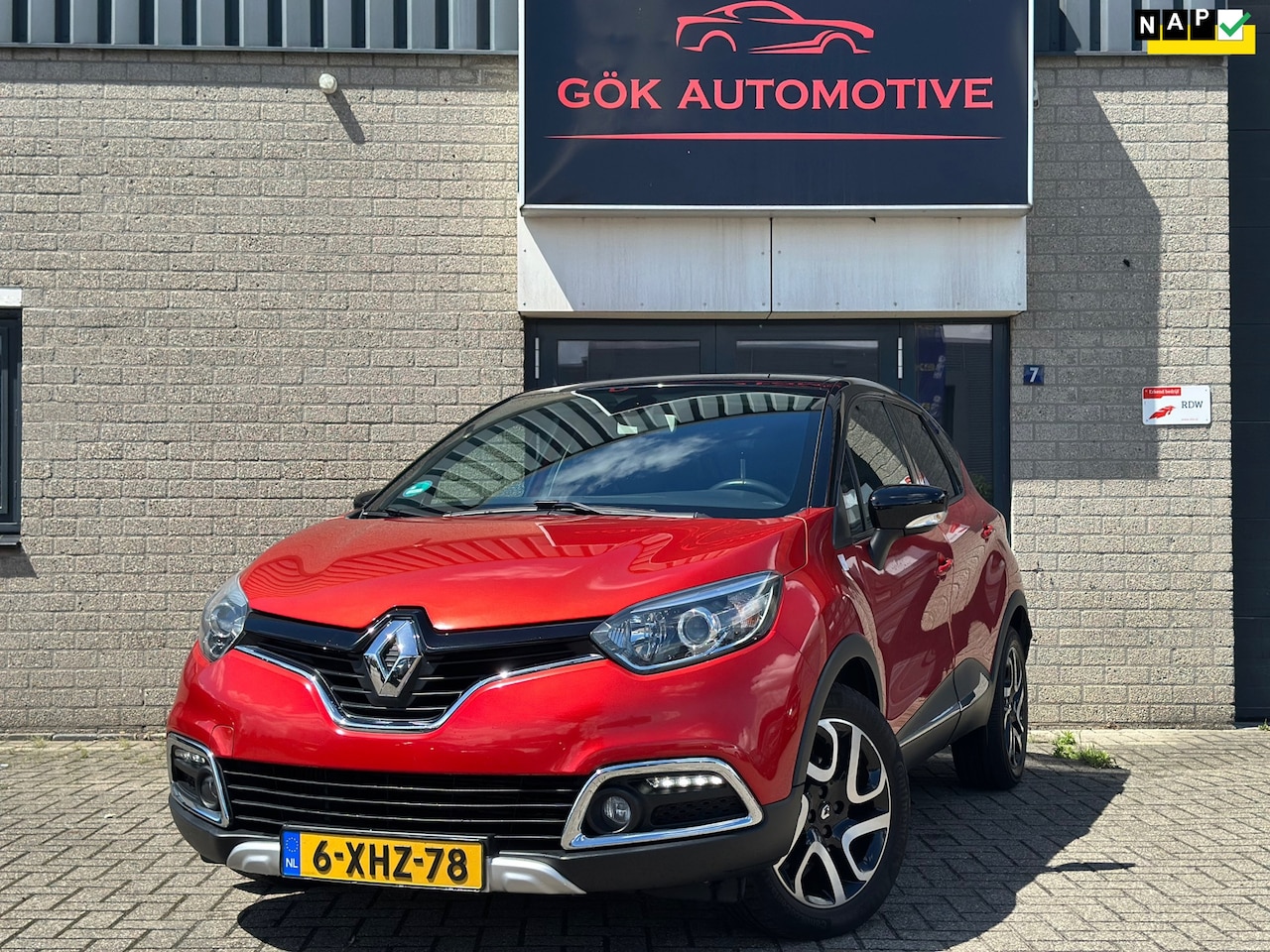 Renault Captur - 1.2 TCe Helly Hansen / Automaat / Airco / Navi / Camera / 2De Eigenaar / Cruise Control / - AutoWereld.nl