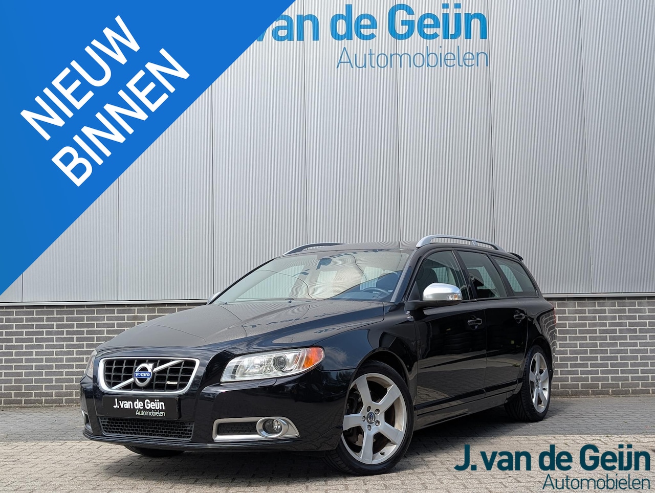 Volvo V70 - 2.0T R-Edition | Org NL Auto | Trekhaak | Leder | APK Nieuw - AutoWereld.nl