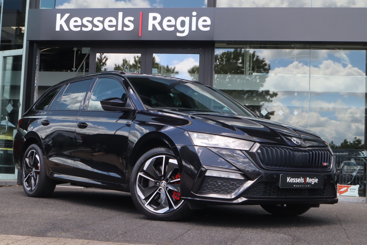 Skoda Octavia Combi - 1.4 TSI RS iV PHEV | Pano | HuD | Memory | Canton | Keyless | Matrix | Camera | Bliss | Am - AutoWereld.nl