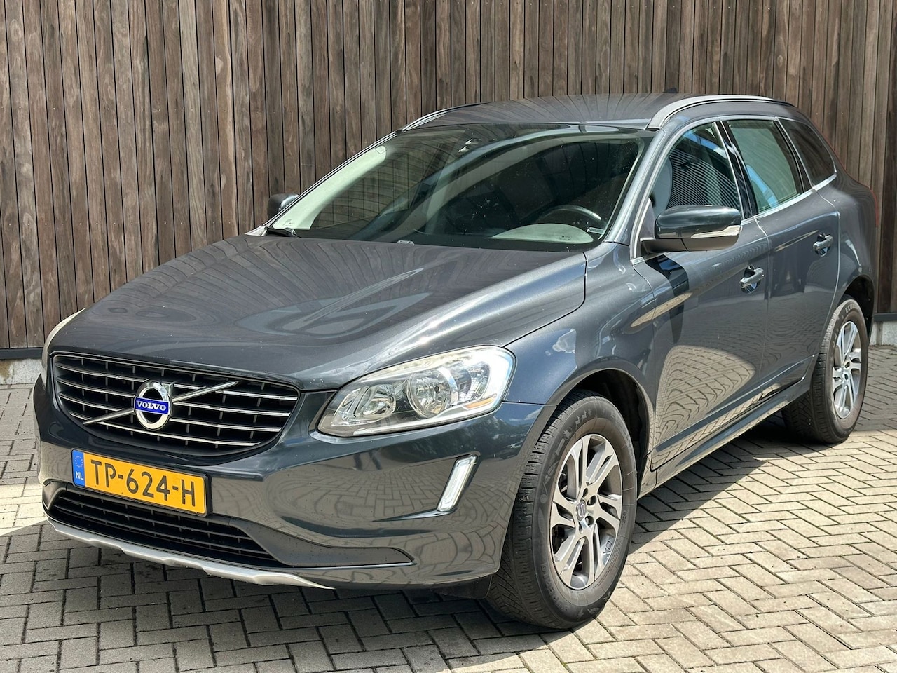 Volvo XC60 - 2.0 D4 FWD R-Design 2.0 D4 FWD R-Design - AutoWereld.nl
