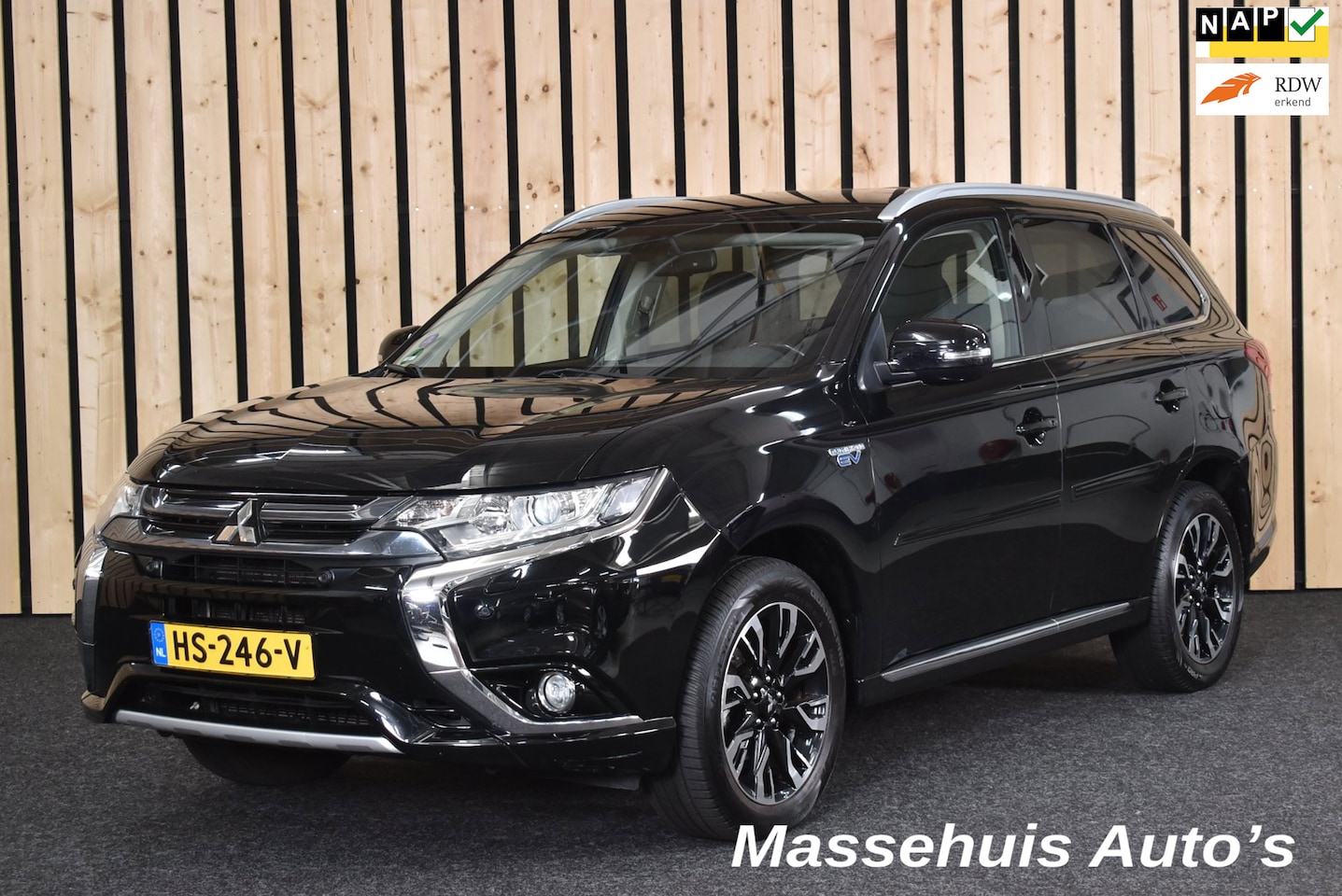 Mitsubishi Outlander - 2.0 PHEV Executive Edition Trekhaak 4WD Camera Clima Stoelverw. PHEV + Nwe APK - AutoWereld.nl