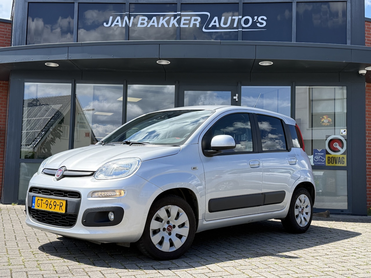Fiat Panda - 1.2 Lounge ✅  Climate control ✅  Bluetooth ✅  Parkeersens ✅ NAP - AutoWereld.nl