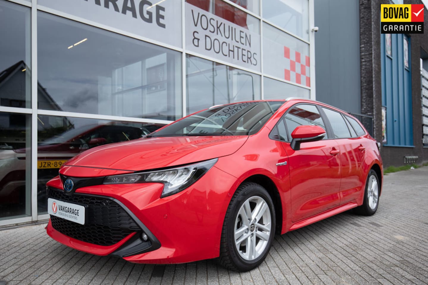 Toyota Corolla Touring Sports - 1.8 Hybrid Business Plus Tech | Dodehoek | Parkeerassistent - AutoWereld.nl