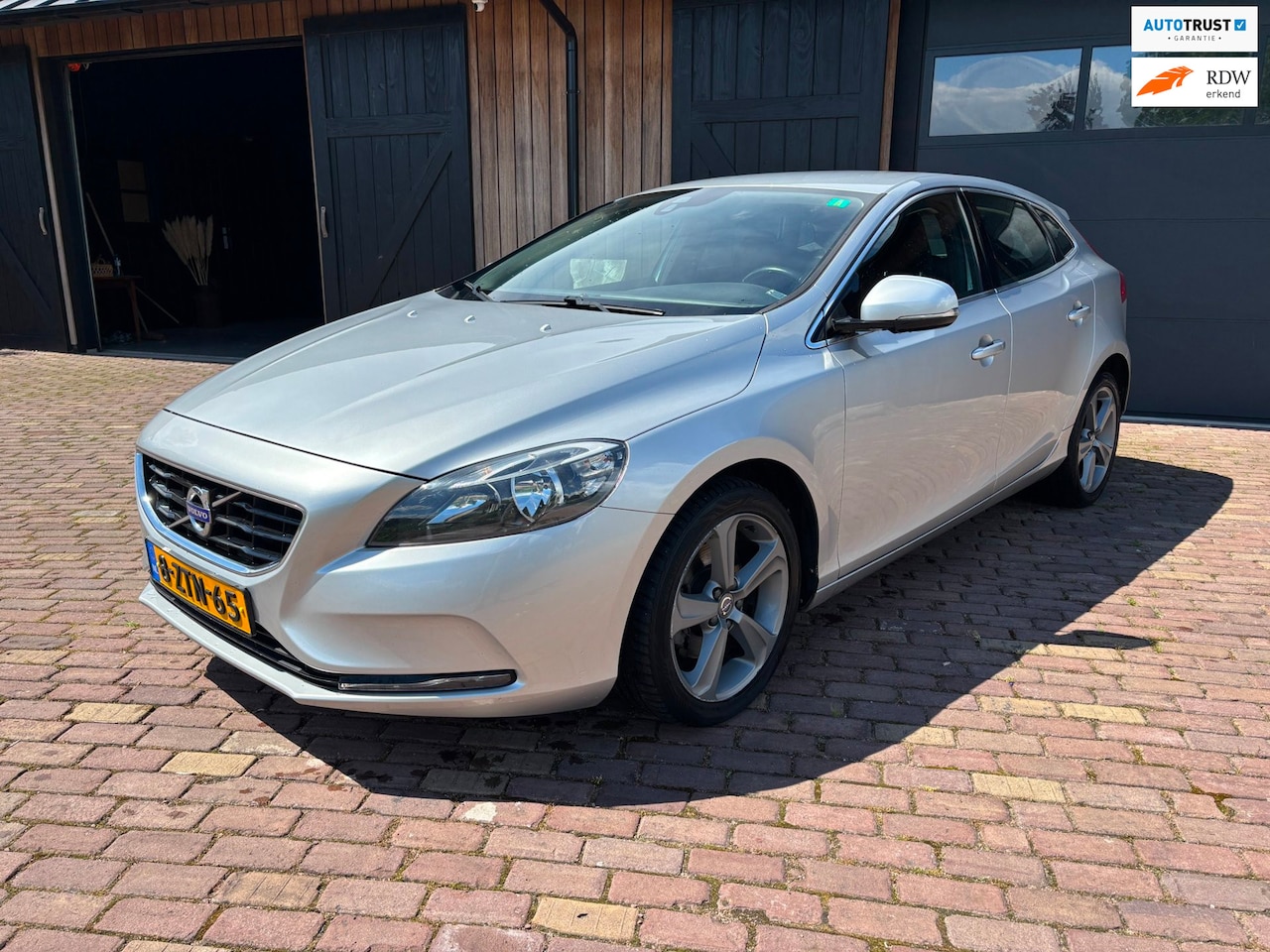 Volvo V40 - 1.6 T2 Momentum 1.6 T2 Momentum - AutoWereld.nl